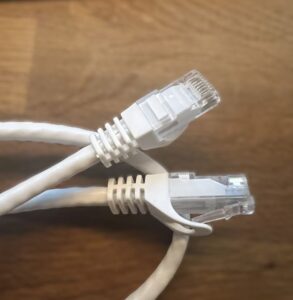 Bild på ethernet kabel