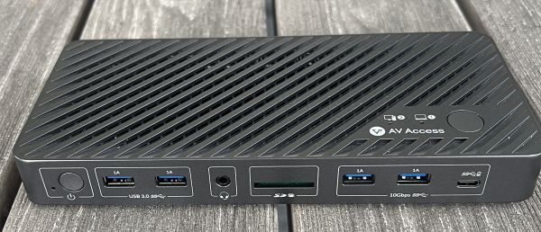 Bild på KVM switch till stationär dator och Laptop